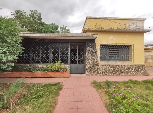 En Venta Bella Y Amplia Casa Quinta En El Oeste De Barquisimeto Lara, Rc