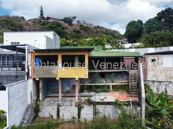 En Venta Estupenda Casa Obra Gris Para Remodelar A Tu Gusto En Prados Del Este. Ys12516268  Negociable