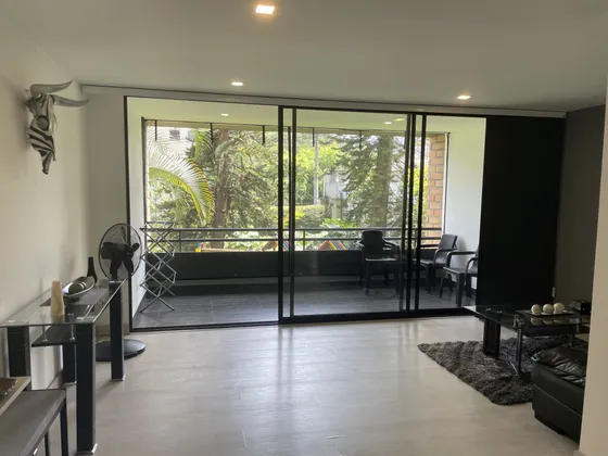 Apartamento En Venta En El Poblado, Los Parra. Cod V12880