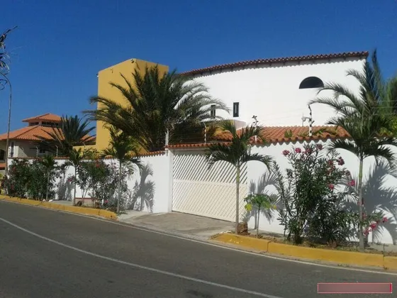 Hermosa Casa En El Paraiso 1, Con Piscina Y Vista Al Mar