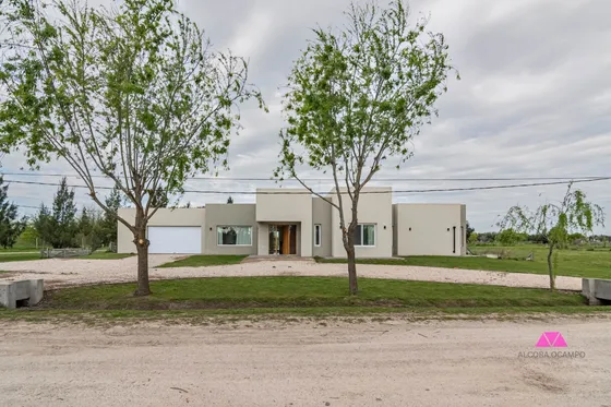 Moderna Casa En Campos De Roca 2