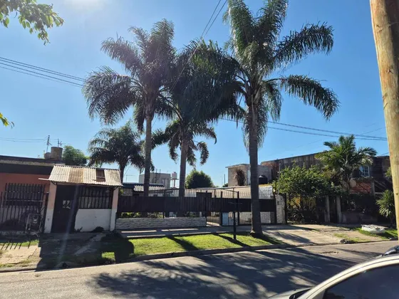 Casa Multifamiliar Cochera Jardin Y Quincho 