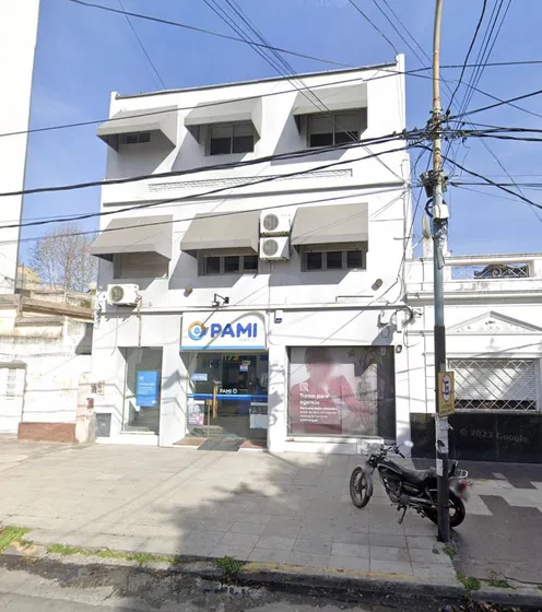 Gran Edificio Comercial En Lanús Este - A Metros De Av. Hipolito Yrigoyen