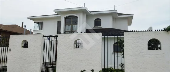 Hermosa Casa En Venta De 4 Dorm. En La Serena