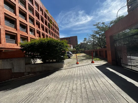 Moderno Apartamento En Alquiler En Campo Alegre De 85m2 Con Pozo De Agua