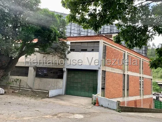 Ms: 26-11426, Alquilamos Amplio Local Industrial En El Valle. A=1.000m2, 8b, 1p.