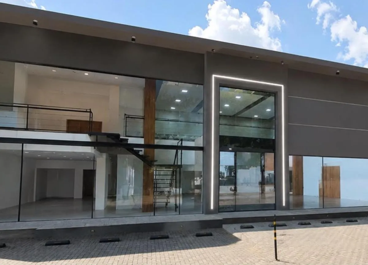 Impressive 500 m² Commercial Premises on Route E-53 – Río Ceballos