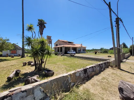 Chacra En Venta De 6 Dormitorios Y 4 Baños En Melilla, Montevideo Ch502203