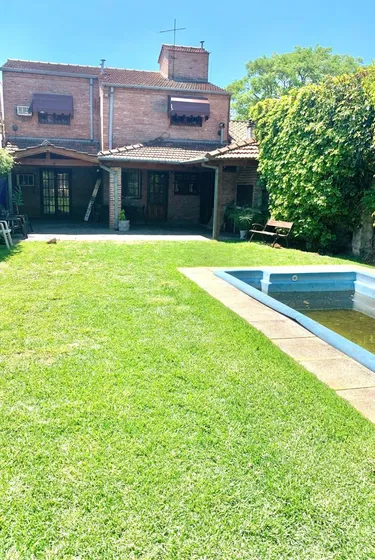 Casa En Venta - 4 Dormitorios 3 Baños - Cochera - 346mts2 - Boulogne Sur Mer