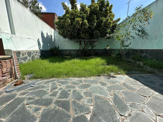 Venta Casa 7 Amb Con Cochera Y Parque 