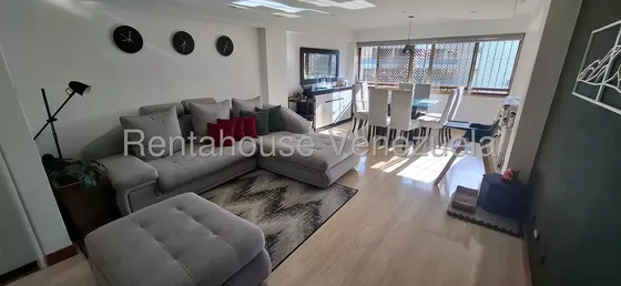 Apartamento Remodelado En Venta, Urb. Miranda