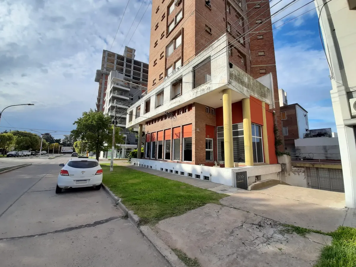 Amplisimo Local En Venta En San Lorenzo Barrio Del Combate