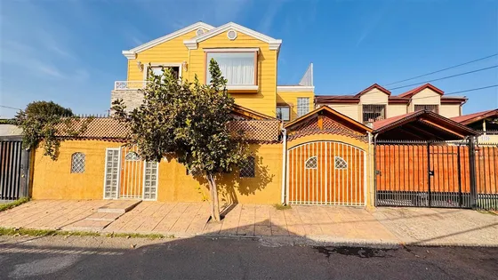 Casa En Venta De 3 Dorm. En Quilicura