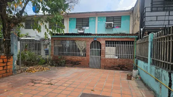Dh Ofrece Casa A Remodelar En La Isabelica Con Potencial Comercial Ubicación Estrategica Cercano Av Henry Ford Proximo A La Alcaldia De Valencia
