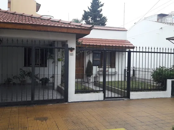 Ph En Venta De 3 Ambientes. Zona San Justo Centro