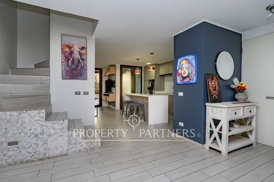 Oportunidad! Venta De Hermoso Townhouse En Condomi...