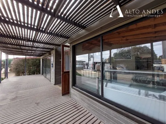 3 Cabañas Y Local Comercial En Maitencillo
