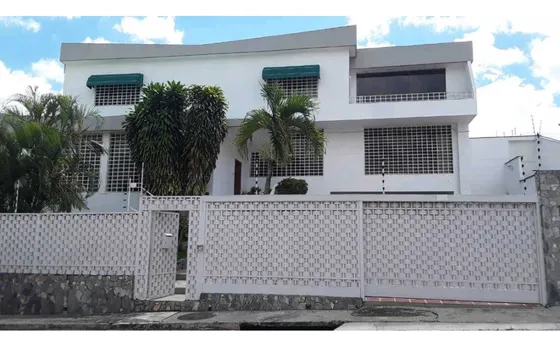 Vendo Casa 736m2 Cumbres De Curumo 3751