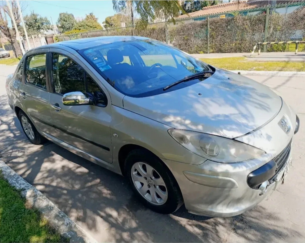 Peugeot 307 2.0 Sedan Xt Premium 143cv