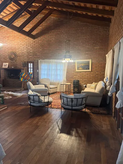 Alquiler Permanente  Amoblada Casa Villa Warcalde 4 Dormitorios