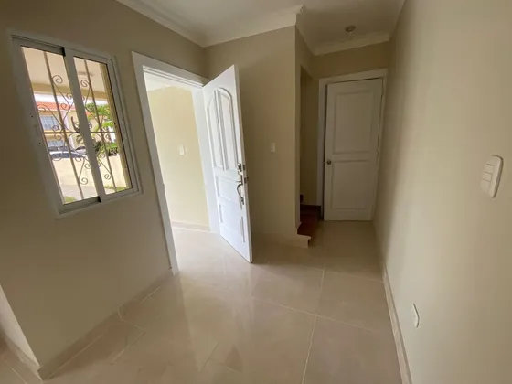 Casa En Venta En Costa Bávaro, Punta Cana, 180m2, 3 Hab. 3 Parqueos, Excelente Ubicacion, Todas Las Comodidades, Cerca De La Playa, Seguridad, Oportunidad De Invertir En Tu Paraíso. 