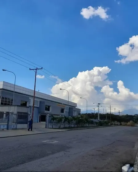 Carolina Romero Vende Galpon En Zona Ind Castillito Us$ 250.000