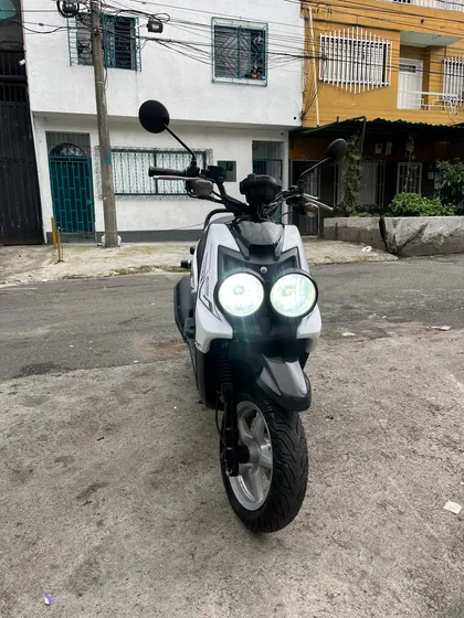 Bwis X 125 Modelo 2016 Blanca
