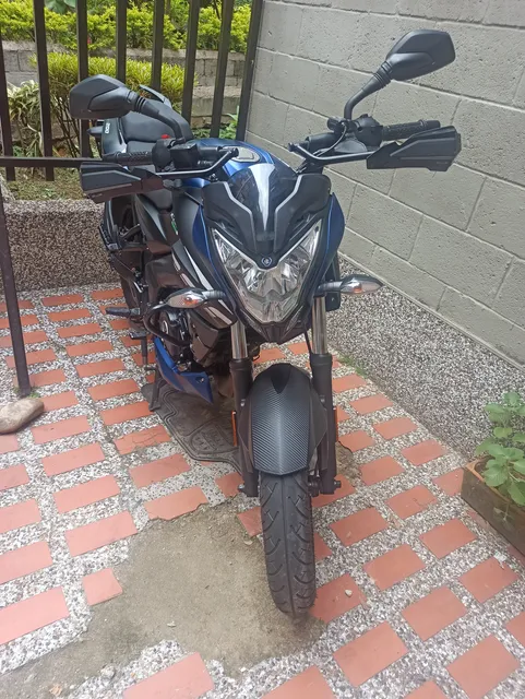 Pulsar Ns 200 Fi Con Gps, Luces Led Y Corta Vientos Como Nue