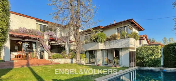 Casa En Venta San Carlos De Apoquindo / Los Domínicos
