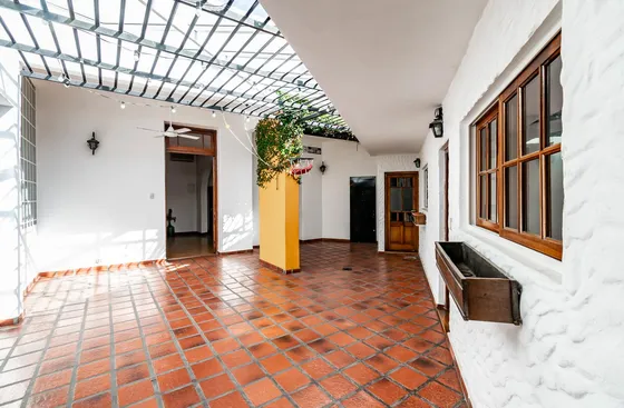 Venta, Casa, 5 Ambientes, Terraza, Quincho, Santos Lugares, Saenz Peña