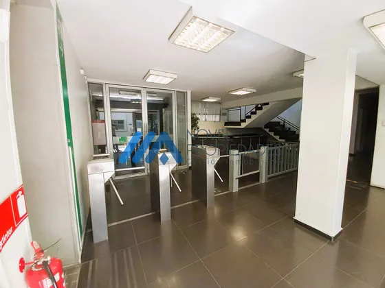 Moderno Edificio Comercial Amoblado (99230)