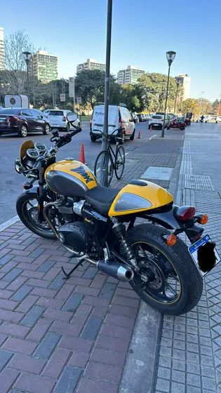 Triumph Street Cup 900