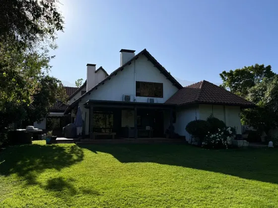 Arriendo Casa De Ensueño, Líder  Príncipe De Gales, La Reina