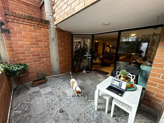 Venta De Apartamento En Laureles, Medellín, Primer Piso Con Terraza (s)