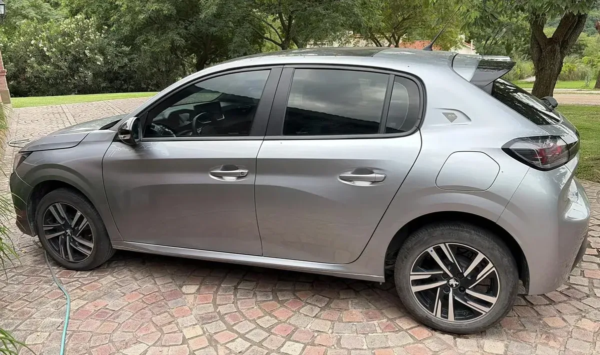 Peugeot 208 1.6 Road Trip65704339147267120