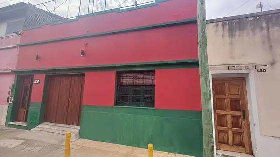 Casa 4 Ambientes Con Cochera Y Parque. 