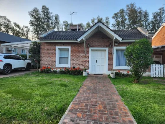 Casa En Venta - 2 Dormitorios 2 Baños - Cochera - 480mts2 - Pilar
