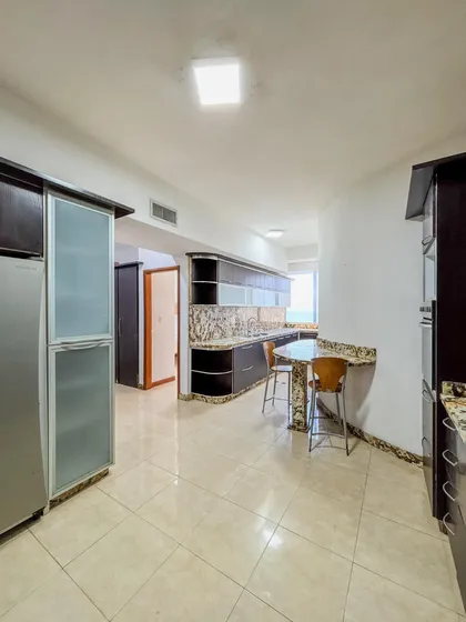 Apartamento Ph En Alquiler Lechería, Av. Bolivar.