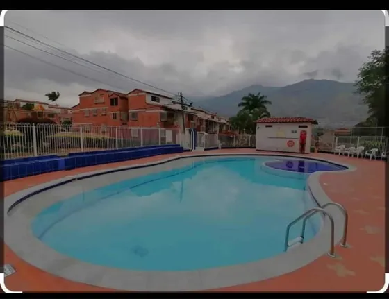 Casa Copacabana Esquinera 4 Habitaciones, Parqueadero,piscin