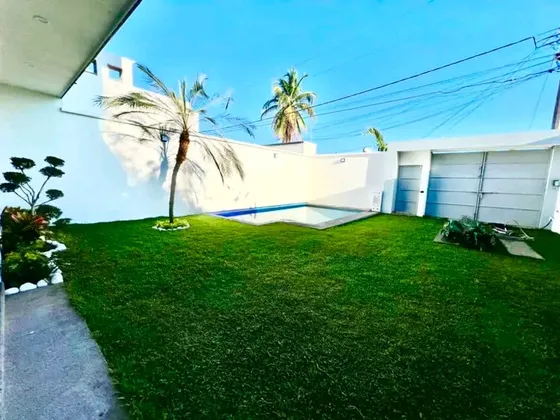 Estrene Moderna Casa Sola Con Jardín Y Alberca 