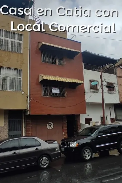 Venta De Pequeño Edificio Con Local Comercial En Catia