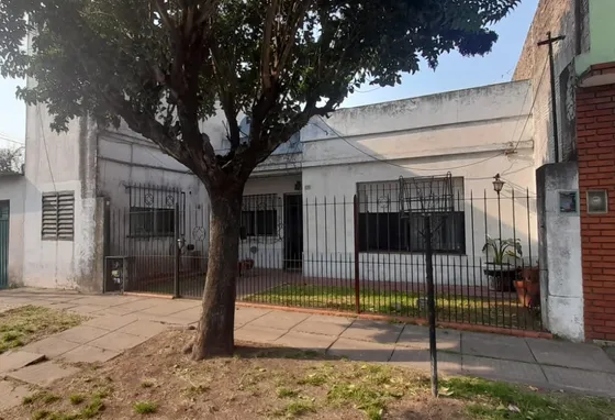 Casa Y Depto Ituzaingo Norte En Venta. Excelente Ubicacion
