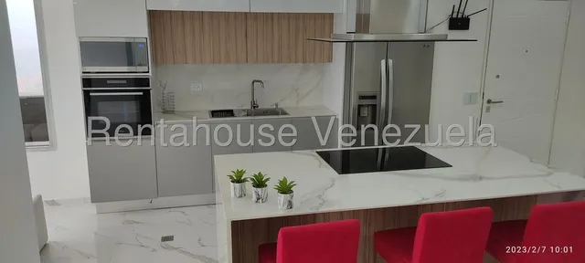 Tg Impecable Apartamento Remodelado Listo Para Mudarse En Venta, Ubicado En Calle Cerrada  En Los Naranjos Del Cafetal 25-15596 Ys 