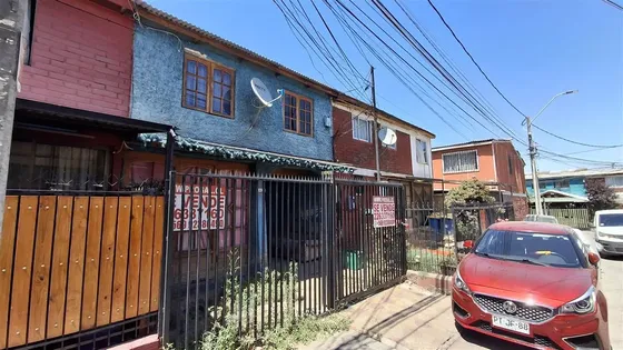 Casa En Venta De 3 Dorm. En La Florida