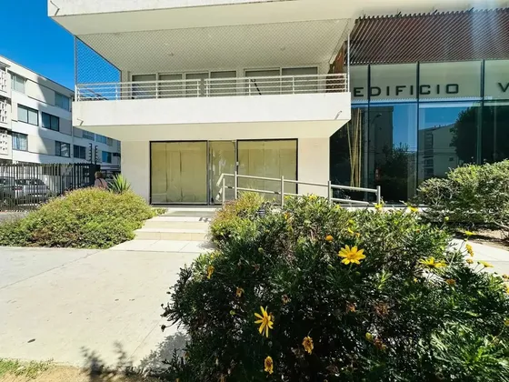 Amplio Local Comercial Con Entrega Inmediata