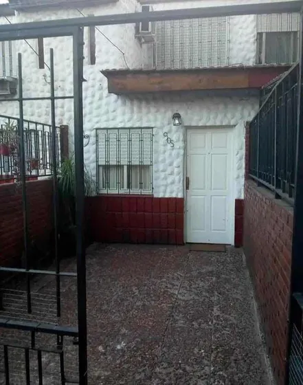 Venta Ph De Dos Ambientes Con Cochera En Moron ( No Haedo No Castelar No Luzuriaga )