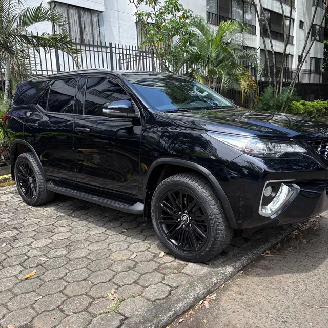 Toyota Fortuner 2.4 Street At 7as