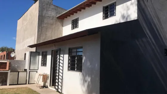 Casa En Venta - 3 Dormitorios 1 Baño - Cocheras - 80mts2 - Mar Del Tuyú