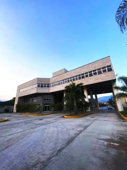Galpones En Alquiler Centro Empresarial Del Norte Urbanizacion Manantial Naguanagua. St