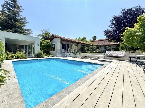 Casa En Venta De 6 Dorm. En Lo Barnechea